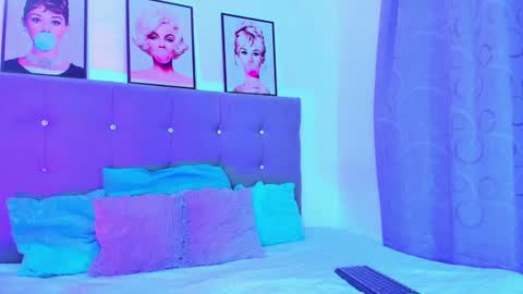 Snapshot of kimberly_thompsom chatting on December 4, 7:12 pm Your Queen KIM online show from December 4, 7:12 pm