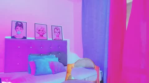 Snapshot of kimberly_thompsom chatting on December 15, 2:59 pm Your Queen KIM online show from December 15, 2:59 pm