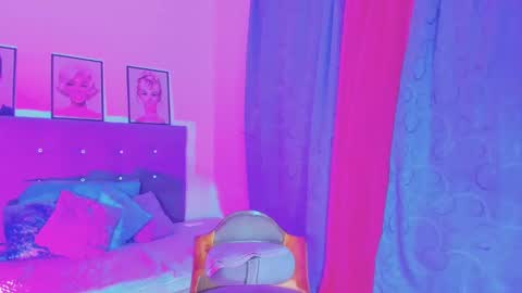 Snapshot of kimberly_thompsom chatting on December 26, 10:20 pm Your Queen KIM online show from December 26, 10:20 pm