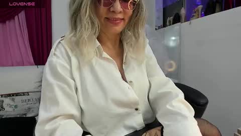 Snapshot of kimberlybirdhot chatting on November 7, 1:11 pm Kimberly online show from November 7, 1:11 pm