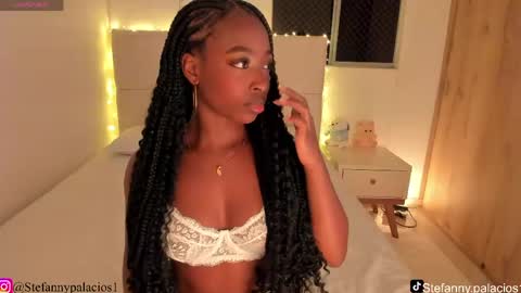 Snapshot of kimberlylenox chatting on June 7, 1:32 am Queen Kim online show from June 7, 1:32 am