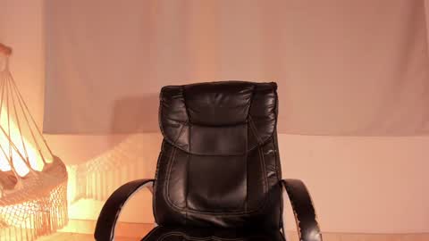 Kim online show from February 23, 1:10 pm