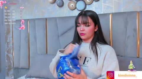 Snapshot of kimdevinne chatting on December 22, 2:39 am KIM online show from December 22, 2:39 am