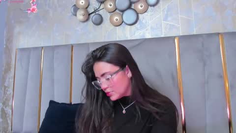 Snapshot of kimdevinne chatting on February 28, 2:42 am KIM online show from February 28, 2:42 am