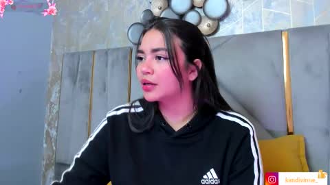 Snapshot of kimdevinne chatting on November 13, 2:21 am KIM online show from November 13, 2:21 am