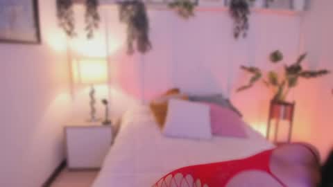 kimdyy_ online show from June 4, 8:15 pm