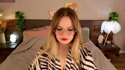 Snapshot of kimevanss chatting on May 2, 5:34 am KimEvanss online show from May 2, 5:34 am