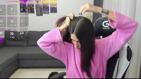 Snapshot of kimi_ivy chatting on October 31, 4:35 am kimi_ivy online show from October 31, 4:35 am