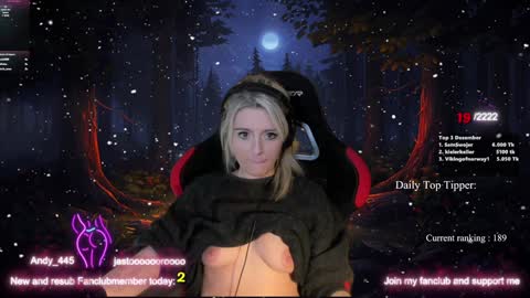 Snapshot of kimilee22 chatting on December 18, 2:10 am Wolfs Girl online show from December 18, 2:10 am