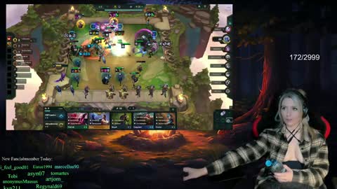 Snapshot of kimilee22 chatting on February 3, 12:36 am Wolfs Girl online show from February 3, 12:36 am