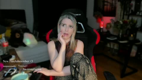 Snapshot of kimilee22 chatting on March 9, 7:26 pm Wolfs Girl online show from March 9, 7:26 pm