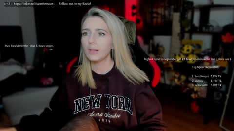 Snapshot of kimilee22 chatting on September 17, 6:09 pm Wolfs Girl online show from September 17, 6:09 pm