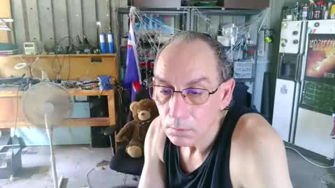 kimintheshed online show from December 14, 6:08 am