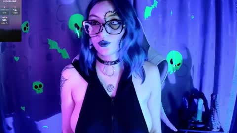 Snapshot of kimlennox_ chatting on December 1, 2:00 pm online show from December 1, 2:00 pm