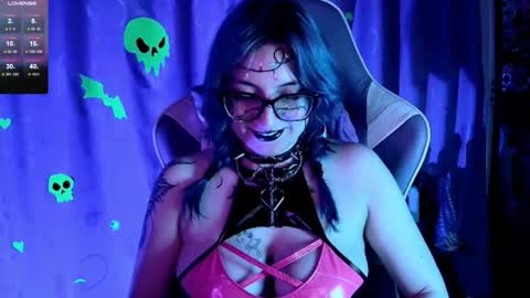 Snapshot of kimlennox_ chatting on December 15, 2:32 pm online show from December 15, 2:32 pm