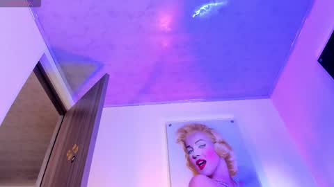 kimmberly_saenz_ online show from January 7, 10:01 pm