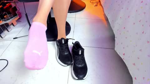 kimmberly_saenz_ online show from January 15, 11:52 pm