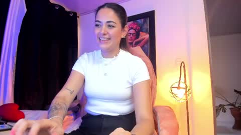 kimmberly_saenz_ online show from July 11, 10:55 pm