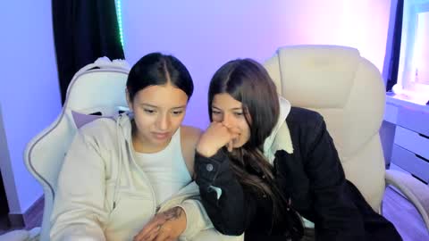 Snapshot of kimmi_foxy chatting on December 4, 12:08 am kimmi online show from December 4, 12:08 am