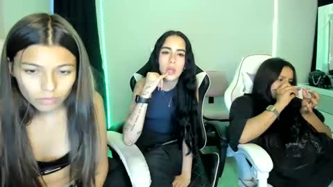 Snapshot of kimmi_foxy chatting on February 9, 11:15 pm kimmi online show from February 9, 11:15 pm