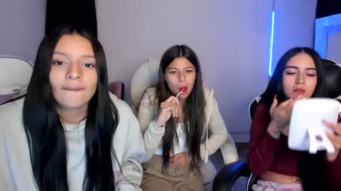 Snapshot of kimmi_foxy chatting on February 22, 11:35 pm kimmi online show from February 22, 11:35 pm