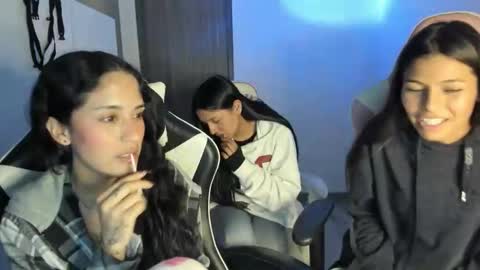 Snapshot of kimmi_foxy chatting on November 5, 11:16 pm kimmi online show from November 5, 11:16 pm