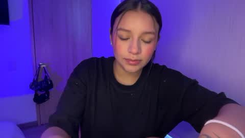 kimmi online show from June 15, 3:14 pm