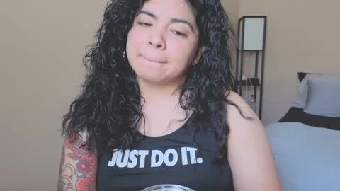 Kimmi online show from March 6, 8:37 pm