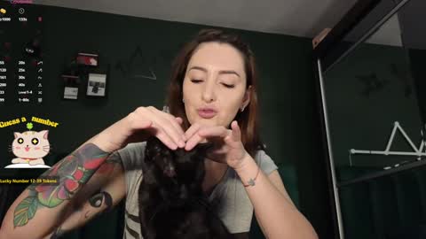 Kimmie online show from December 20, 8:54 am