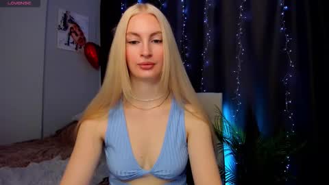 Snapshot of kimmy1_powell chatting on October 23, 4:12 am kimmy1_powell online show from October 23, 4:12 am