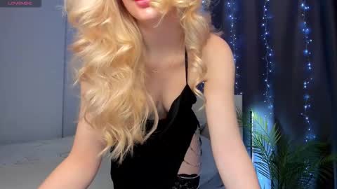 Snapshot of kimmy1_powell chatting on November 12, 4:13 am kimmy1_powell online show from November 12, 4:13 am