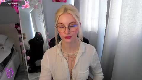 kimmy1_powell online show from June 17, 8:50 am