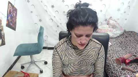 Snapshot of kimmy_sander1 chatting on December 31, 7:42 am Kimmy online show from December 31, 7:42 am