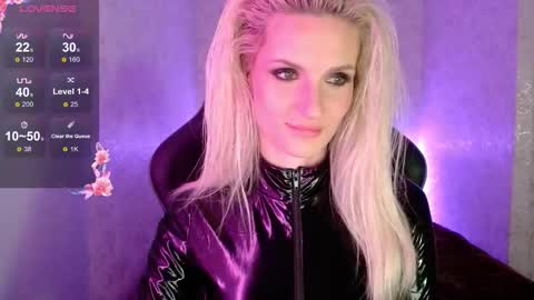 KimmySnow online show from October 18, 12:02 am