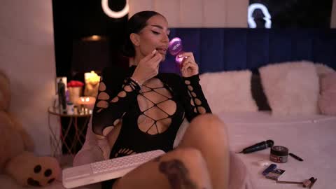 Snapshot of kimnatty chatting on November 20, 3:01 pm Kim online show from November 20, 3:01 pm