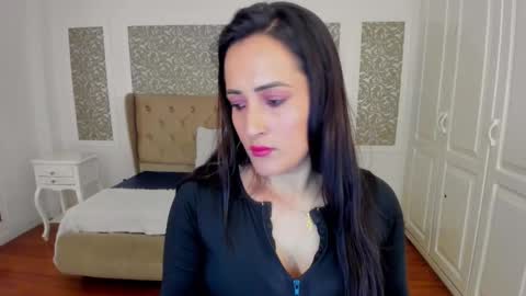 Snapshot of kimwessel_ chatting on December 15, 7:51 pm Kim online show from December 15, 7:51 pm