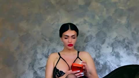 Kim Wilmes online show from May 8, 2:00 pm