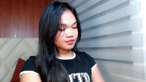 Snapshot of kina_greyx chatting on January 19, 5:00 am kina online show from January 19, 5:00 am