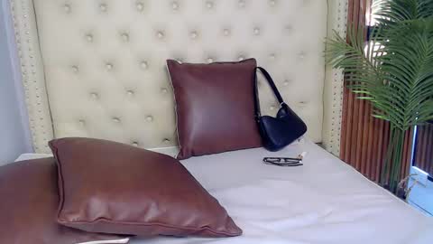 Snapshot of kina_greyx chatting on March 5, 7:26 am kina online show from March 5, 7:26 am