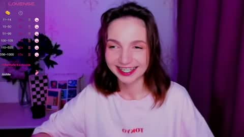 Snapshot of kindhazelhere_ chatting on June 30, 7:48 pm Hazel online show from June 30, 7:48 pm