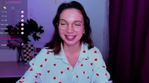Snapshot of kindhazelhere_ chatting on July 12, 5:59 pm Hazel online show from July 12, 5:59 pm