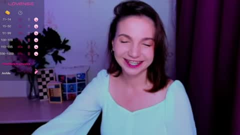 Snapshot of kindhazelhere_ chatting on July 15, 1:55 am Hazel online show from July 15, 1:55 am