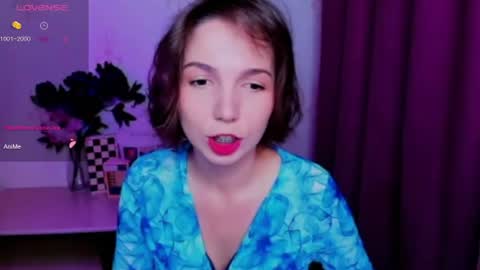 Snapshot of kindhazelhere_ chatting on July 21, 7:05 pm Hazel online show from July 21, 7:05 pm