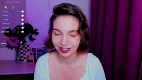 Snapshot of kindhazelhere_ chatting on July 28, 3:35 am Hazel online show from July 28, 3:35 am
