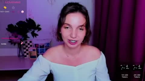 Snapshot of kindhazelhere_ chatting on July 28, 6:20 pm Hazel online show from July 28, 6:20 pm