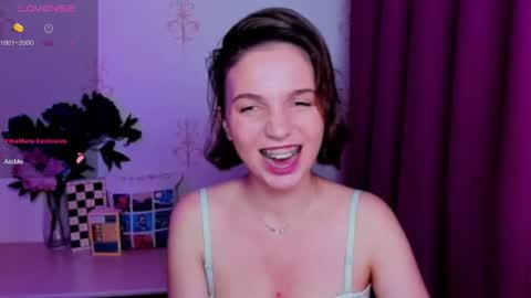 Snapshot of kindhazelhere_ chatting on July 29, 10:30 pm Hazel online show from July 29, 10:30 pm
