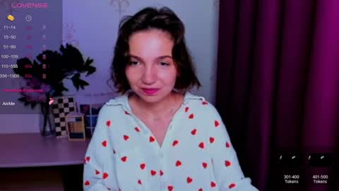 Snapshot of kindhazelhere_ chatting on August 1, 5:50 am Hazel online show from August 1, 5:50 am