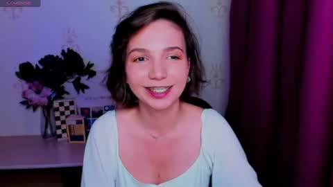 Snapshot of kindhazelhere_ chatting on August 4, 5:43 am Hazel online show from August 4, 5:43 am