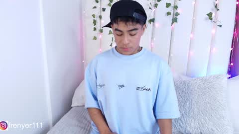 Snapshot of king_azahell chatting on January 5, 3:00 am king help me reach 100 likes online show from January 5, 3:00 am