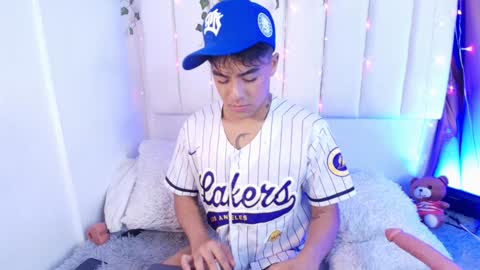 Snapshot of king_azahell chatting on January 17, 3:34 am king help me reach 100 likes online show from January 17, 3:34 am